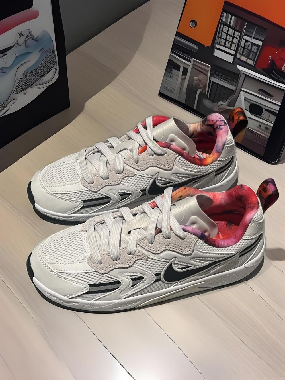 被问爆!Nike 这双“渐变彩蛋” 跑鞋太绝了